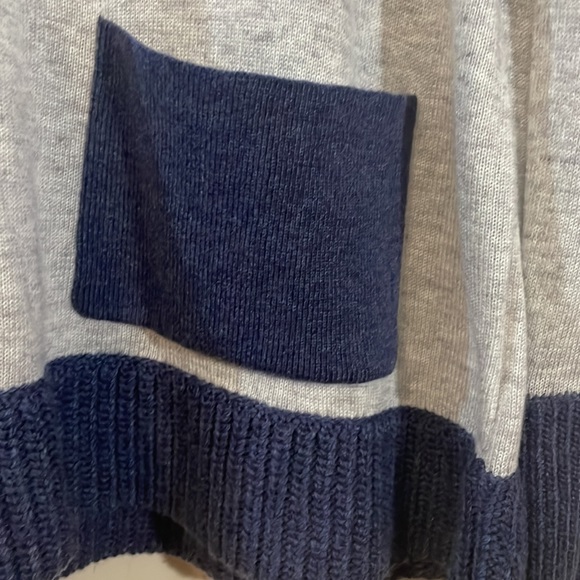 Robert Kitchen Light Knit Grey Front Pocket Sweater Size Medium - Picture 7 of 13